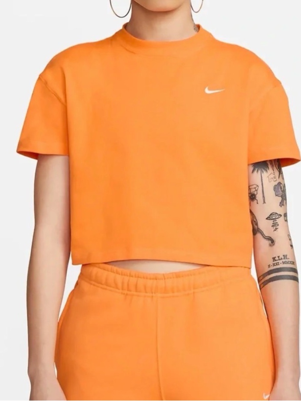 Women’s NIKE solo swoosh crop tee